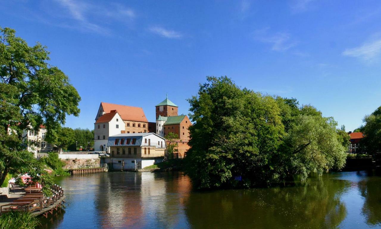 Apartamenty Bursztynowe Komnaty ダルウフコ エクステリア 写真